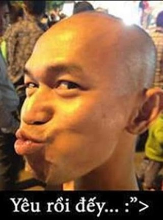 Anh đầu trọc chu mỏ nói yêu rồi đếy :"> - Kho Ảnh Chế