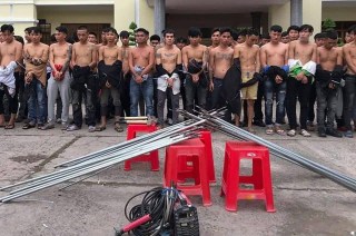 Anh em giang hồ cởi trần xăm mình bị công an bắt với rất nhiều phóng lợn - Kho Ảnh Chế