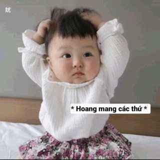 Bé gái đáng yêu ôm đầu: hoang mang các thứ - Kho Ảnh Chế