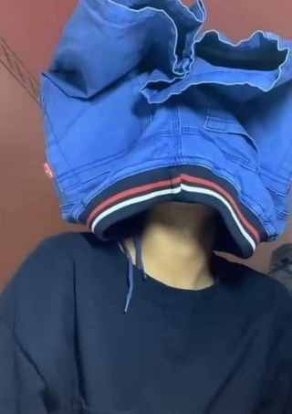 Meme đội quần lên đầu phiên bản đời thực - Kho Ảnh Chế